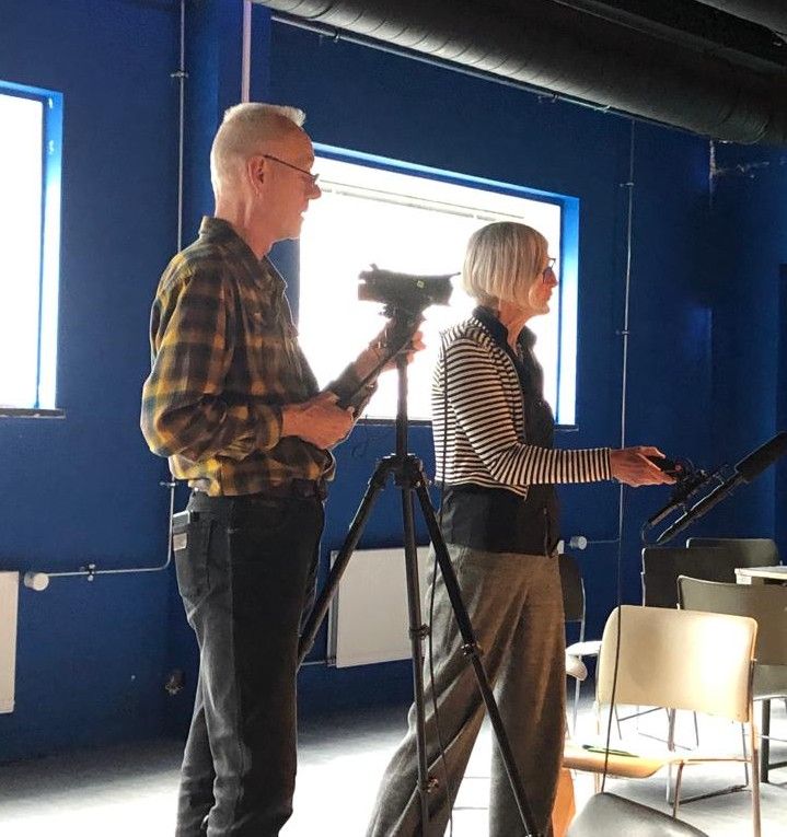 Arnold Folkerts in actie met zijn vrouw.jpg