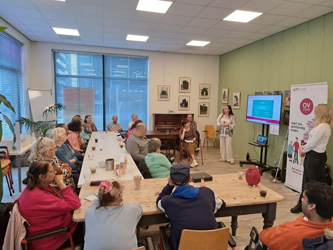 Thumbnail OV Coach op bezoek Adviesraad LVB 12 oktober 2024.jpeg