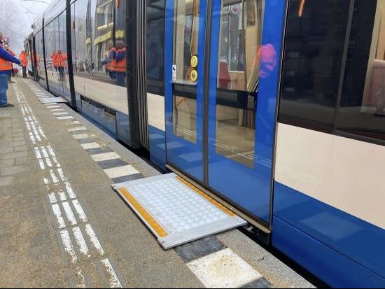 Schouw Van Woustraat rijplank tram 7 dec 2023.jpg
